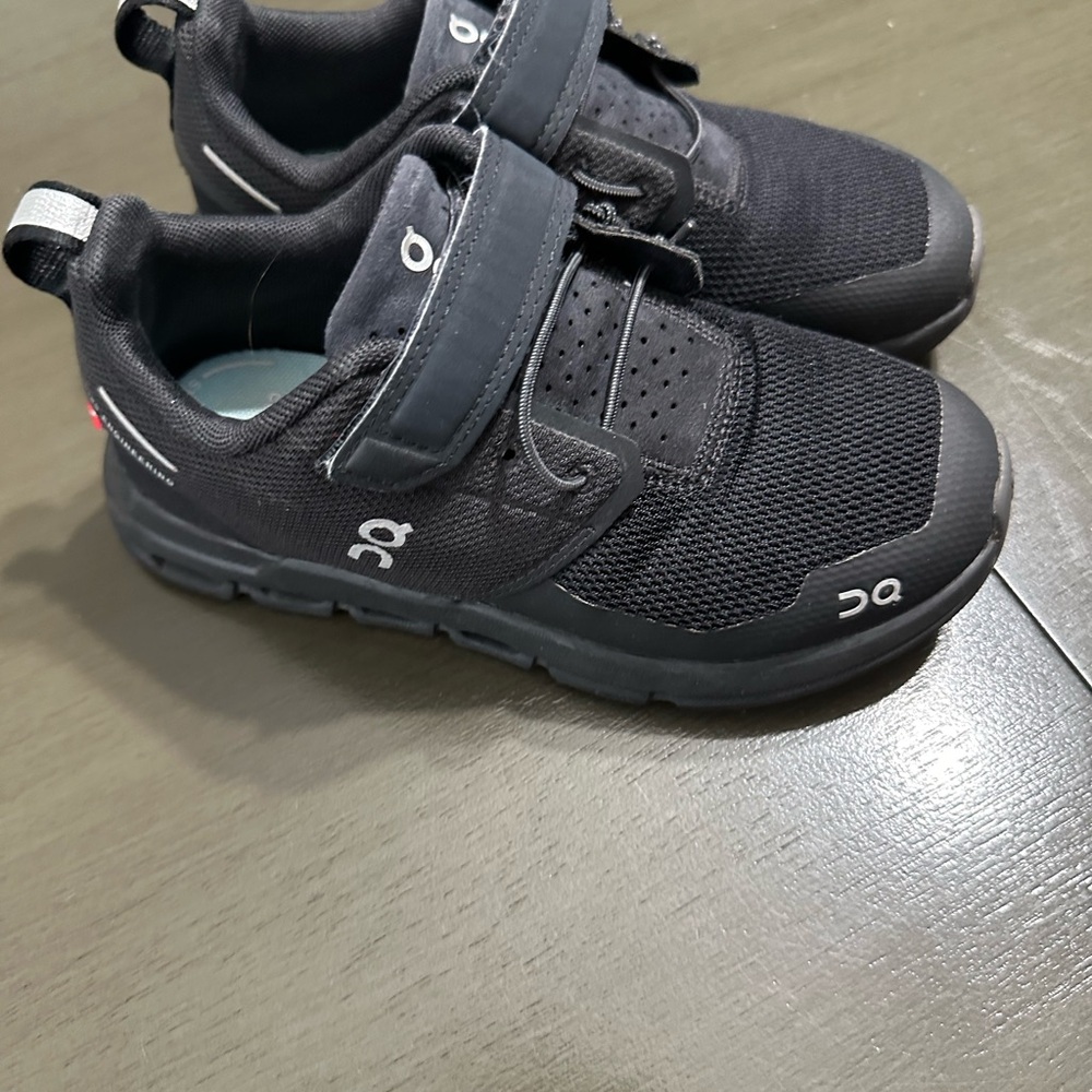 Boys On cloud Play, size 12.5, color black in great used condition